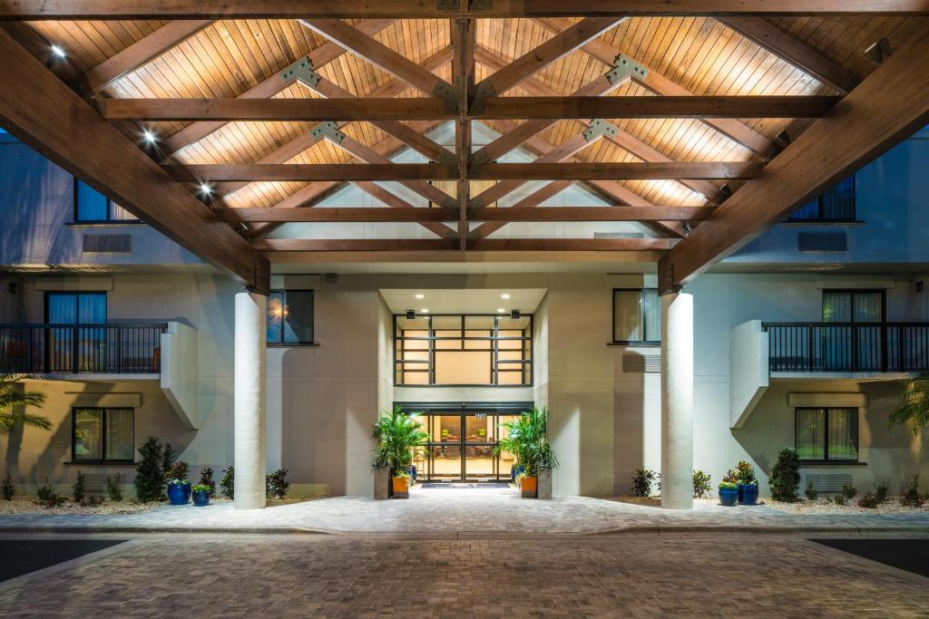 a large building with a wooden ceiling at DoubleTree by Hilton Gainesville in Gainesville