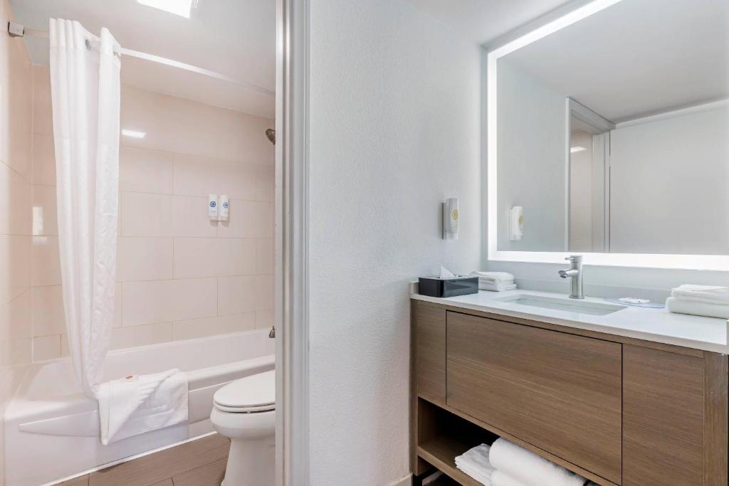 Comfort Inn Sea World Area photo