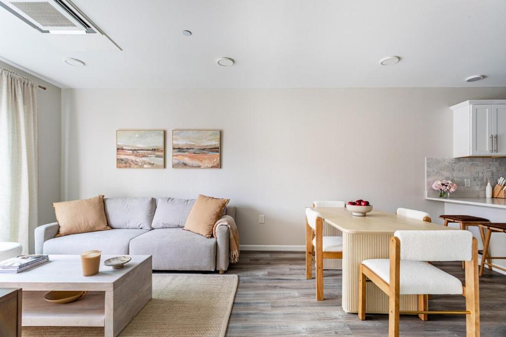 a living room with a couch and a table at Stylish Yale Wooster Square Downtown Laundry in New Haven