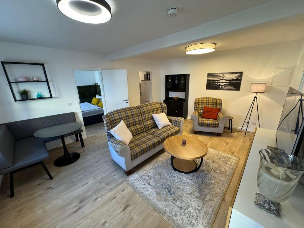a living room with a couch and a table at Schkeuditz Gästeapartment II in Schkeuditz