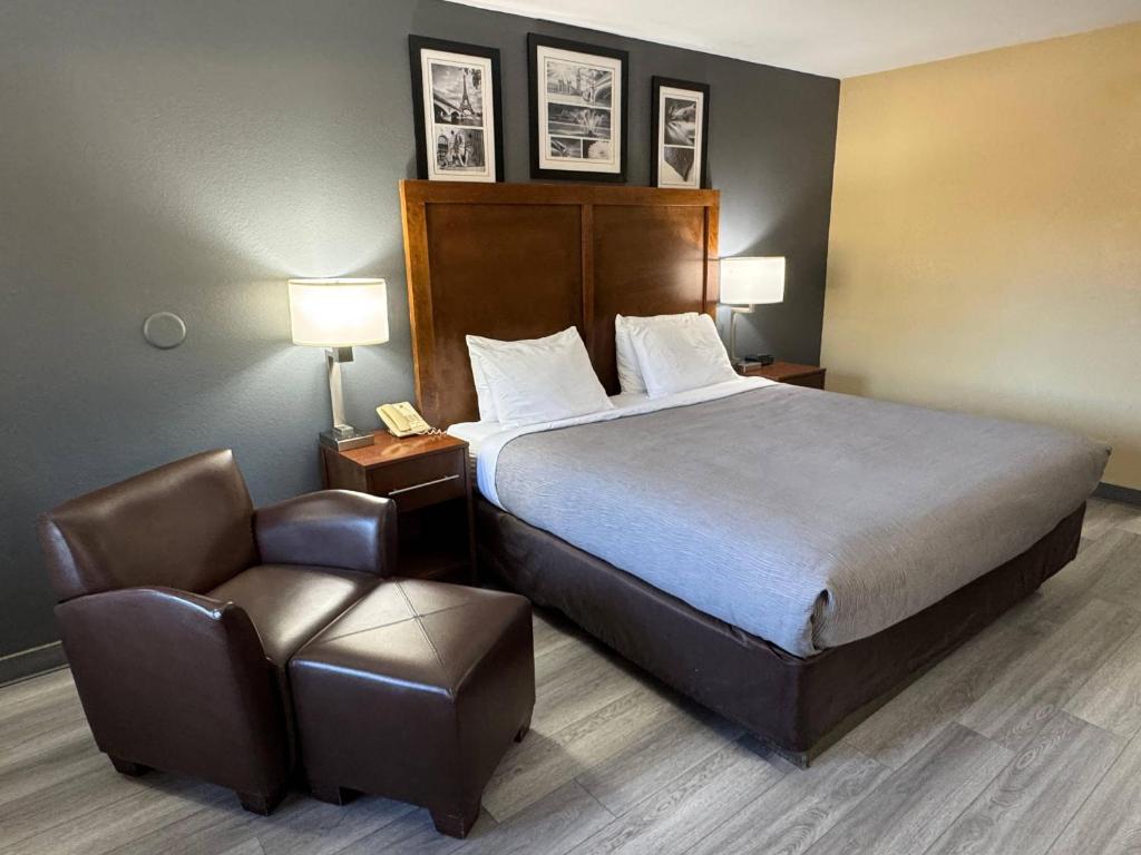 Quality Inn Kenly I-95 - Standaard Kamer Met Kingsize Bed - Roken