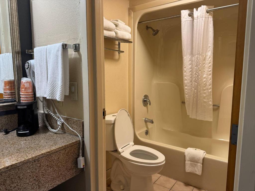 Quality Inn Kenly I-95 photo