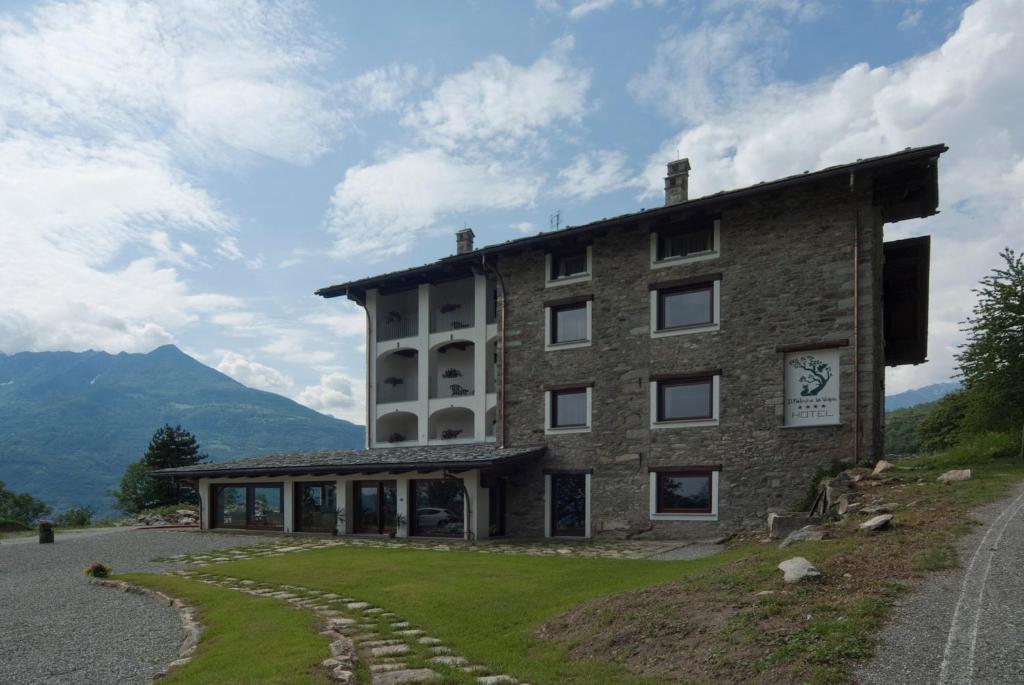 Nespecifikovaný výhled na hory nebo výhled na hory při pohledu z hotelu