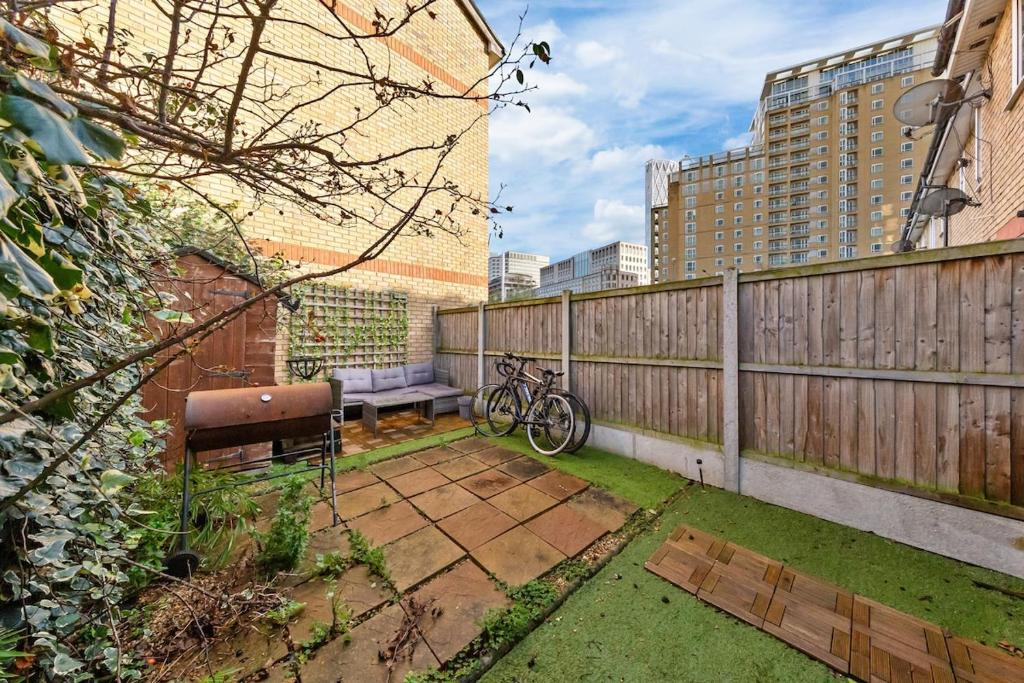 Spacious 2-bed Townhouse Canary Wharf & Thames - Error