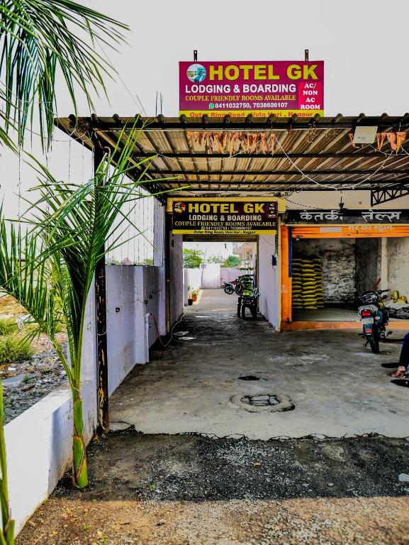 a building with a sign that reads hotel gas loading and boarding at Hotel GK Lodging & Boarding in Khāpri