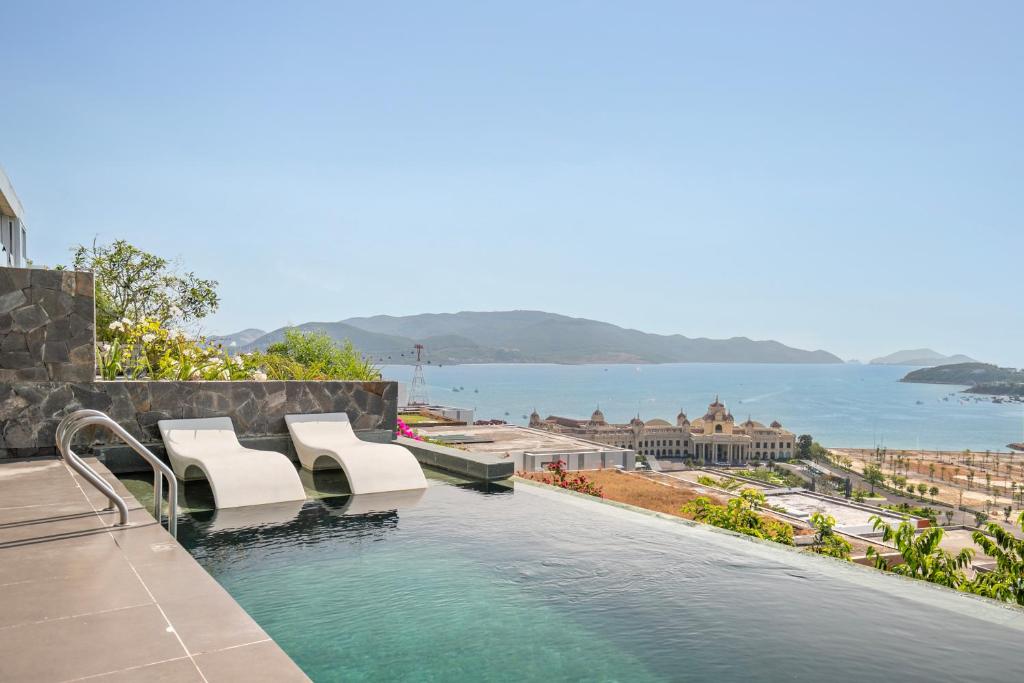 Oceanfront villa Nha Trang gần biển