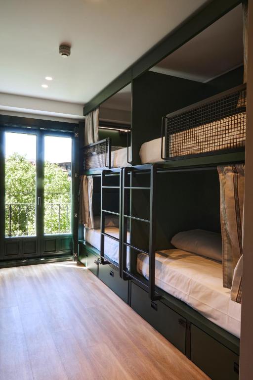 LATROUPE Prado - Bed In Slaapzaal Met 6 Bedden