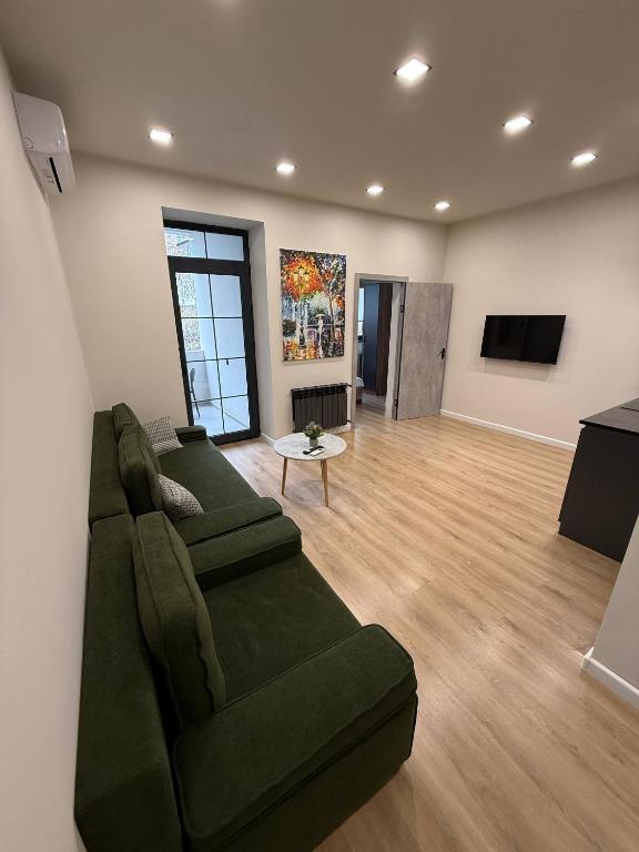فضای داخلی modern apartment in the small center در ایروان - تصویر ۳
