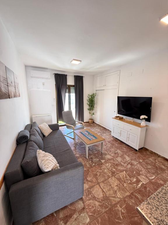 Apartamento de 2 dormitorios con terraza y vistas al mar
