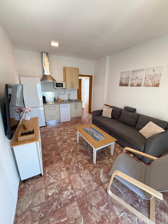 Apartamento de 2 dormitorios con terraza y vistas al mar