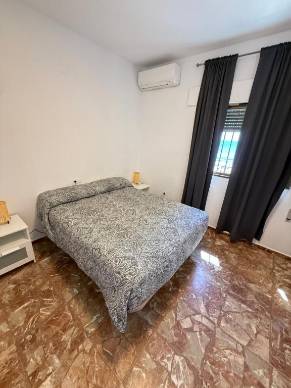 Apartamento de 2 dormitorios con terraza y vistas al mar