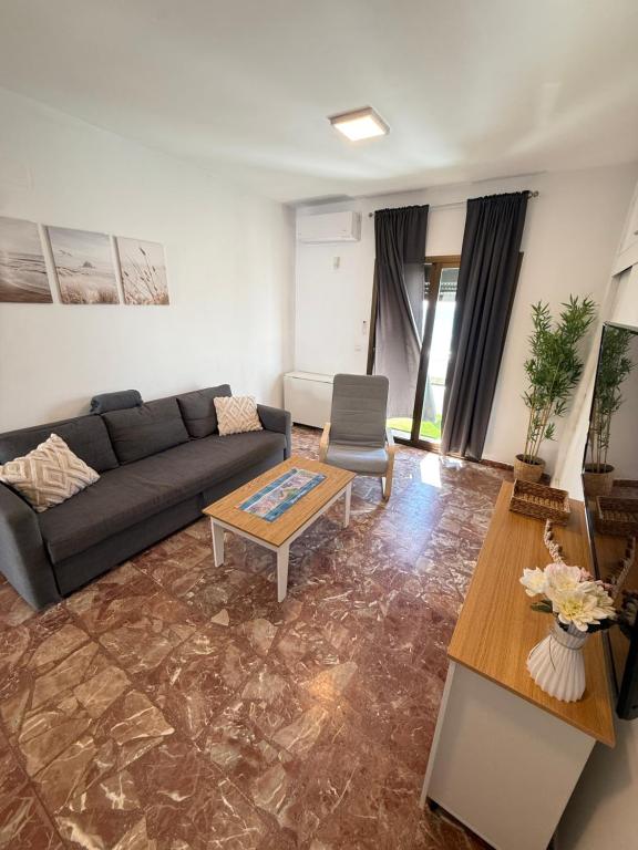 Apartamento de 2 dormitorios con terraza y vistas al mar