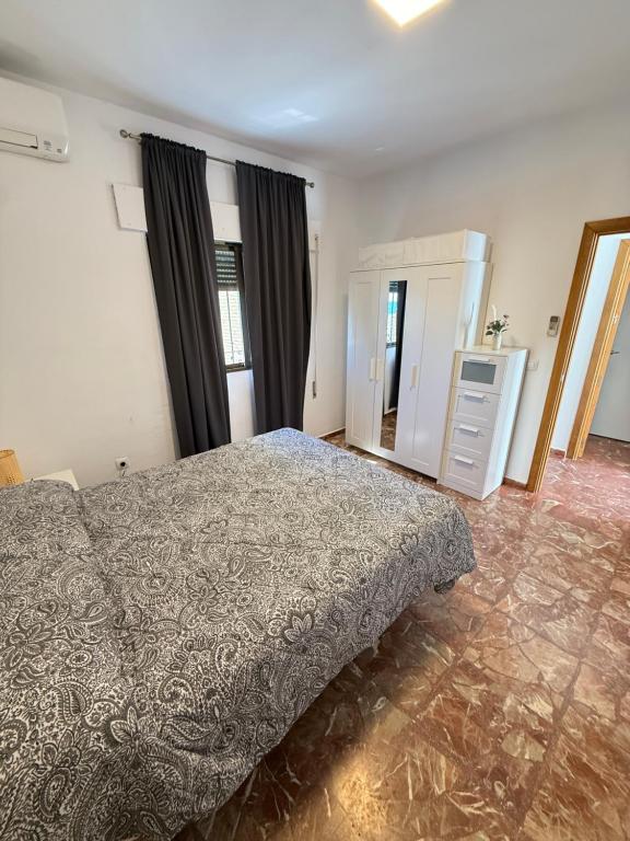 Apartamento de 2 dormitorios con terraza y vistas al mar