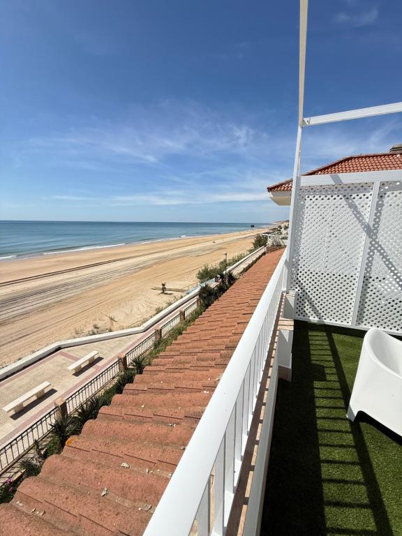 Apartamento de 2 dormitorios con terraza y vistas al mar