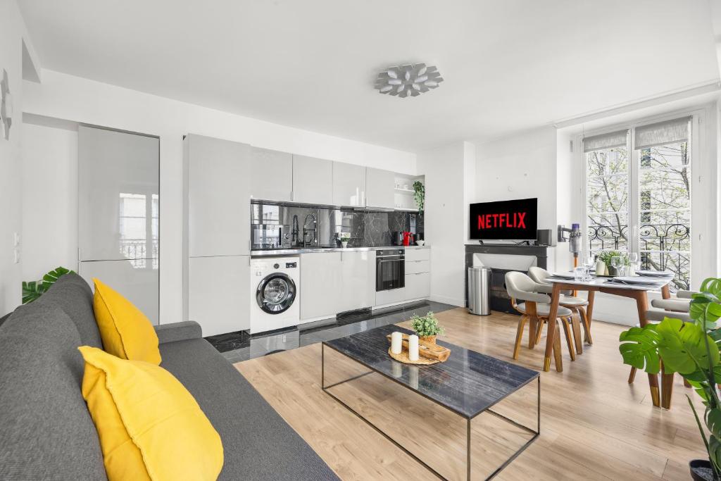 Hôtel de Ville Elegant 1BR Apartment with Netflix