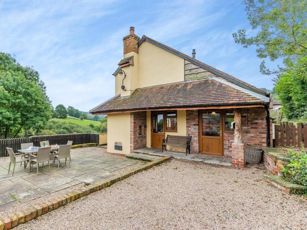 an exterior view of a cottage with a patio at 3 Bed in Bridgnorth oc-thfis in Highley
