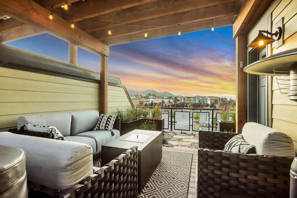 Private Rooftop Hot Tub Views Bumper Pool Table High-Speed WiFi ...