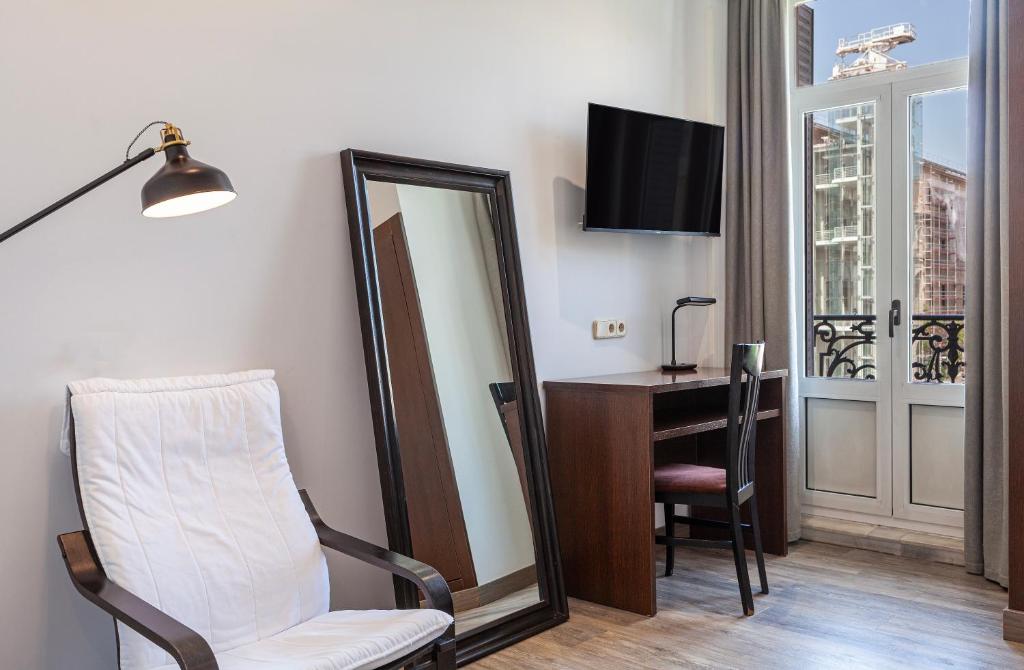 🏨 ¡Reservá en Hotel Mediodia! · MADRID ESPAÑA 🇪🇸