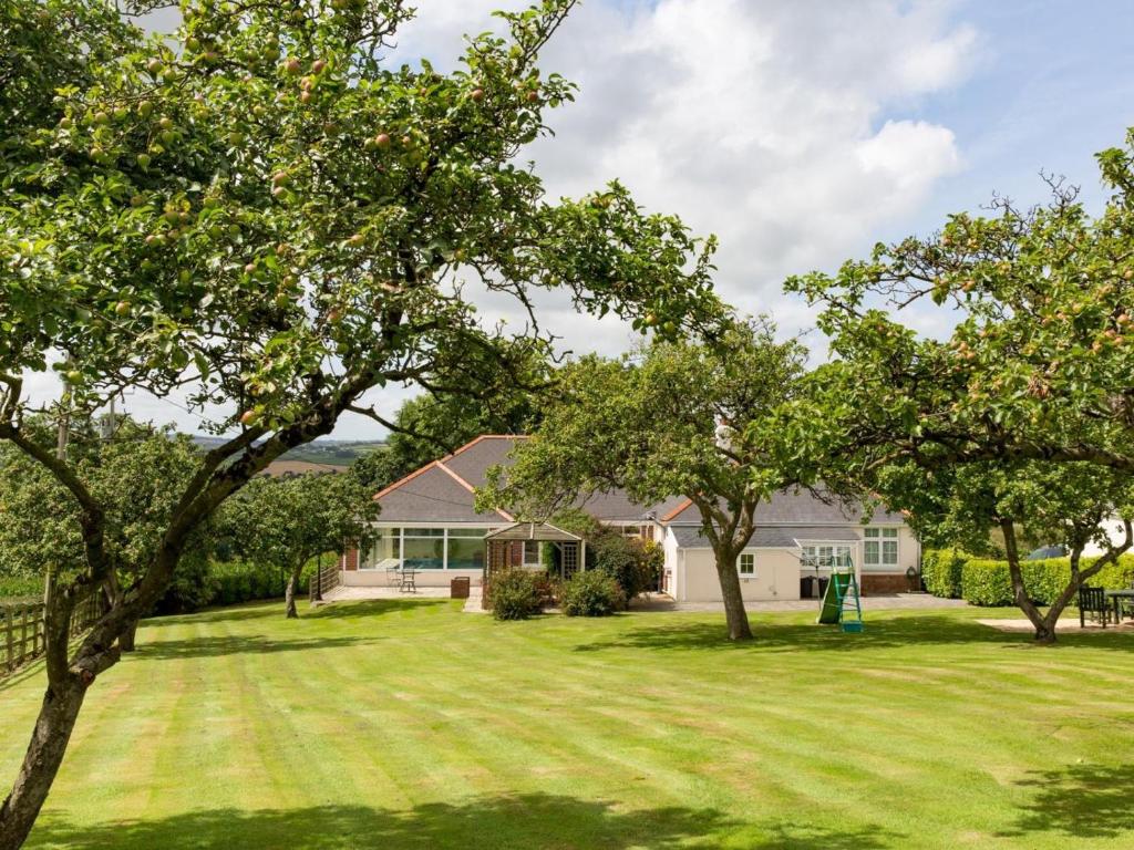 a house with a lawn with trees in the yard at 3 Bed in Bideford oc-bybur in Bideford