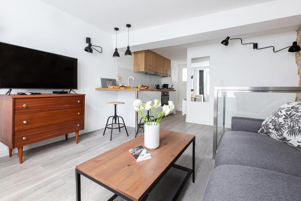 Atypical flat for 4 near Republique