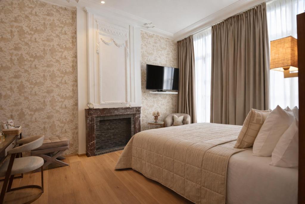 Deluxe Double Room with Canal View