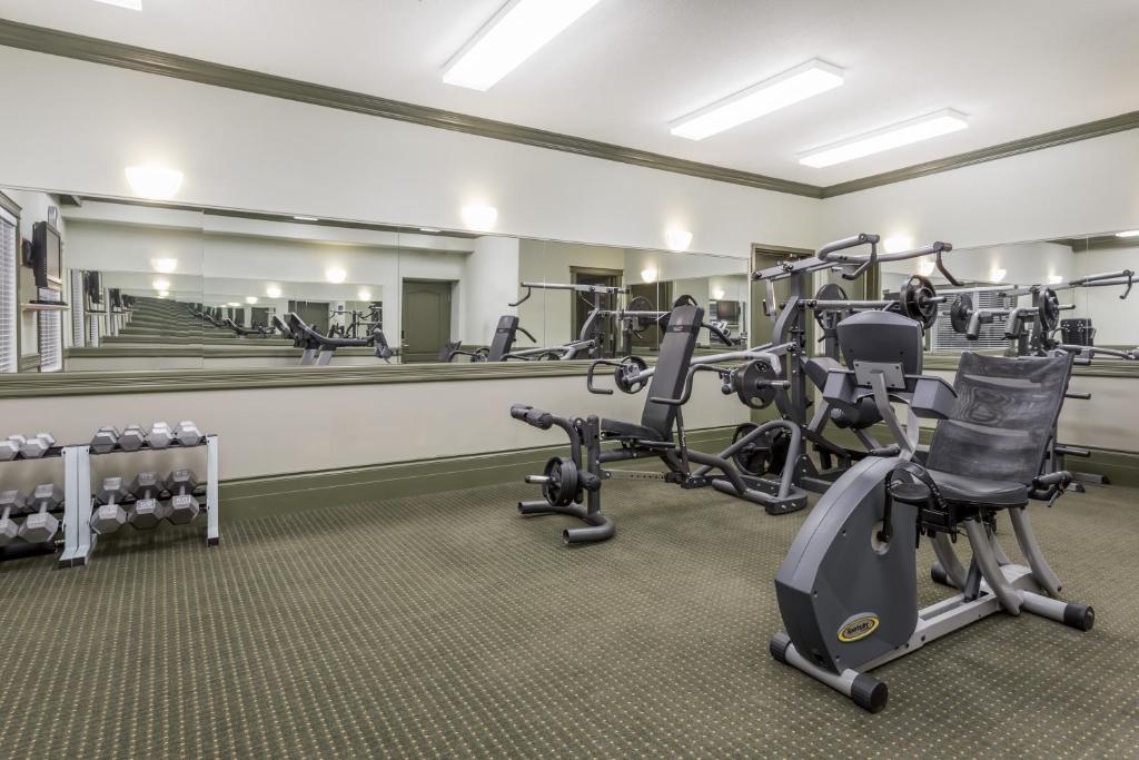 Fitness centrum a/nebo fitness zařízení v ubytování Ramada by Wyndham Hinton