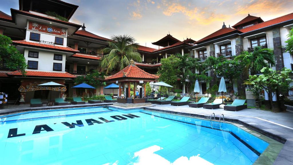 Bazén v ubytování La Walon Hotel nebo v jeho okolí