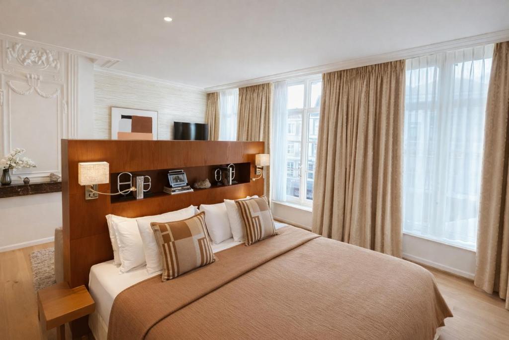 Suite with Canal View