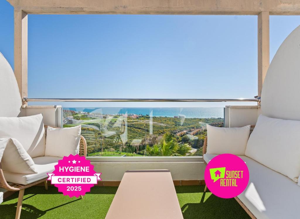 Charming apartment with seaview and a pool
