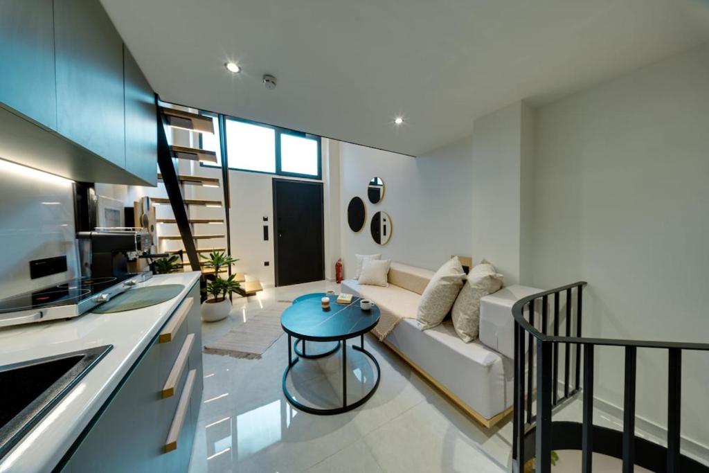 Wood Vibes Athens Central Maisonette