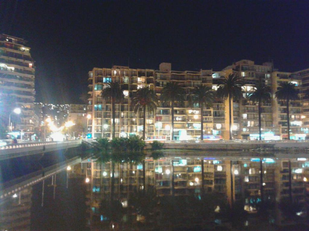 a view of a building at night with lights at Departamento Viña del Mar Rapa Nui in Viña del Mar