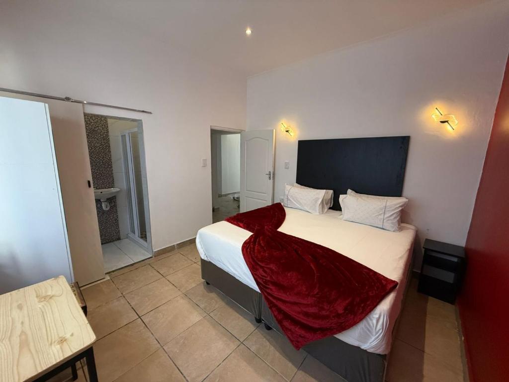 Black & White Guest House photo