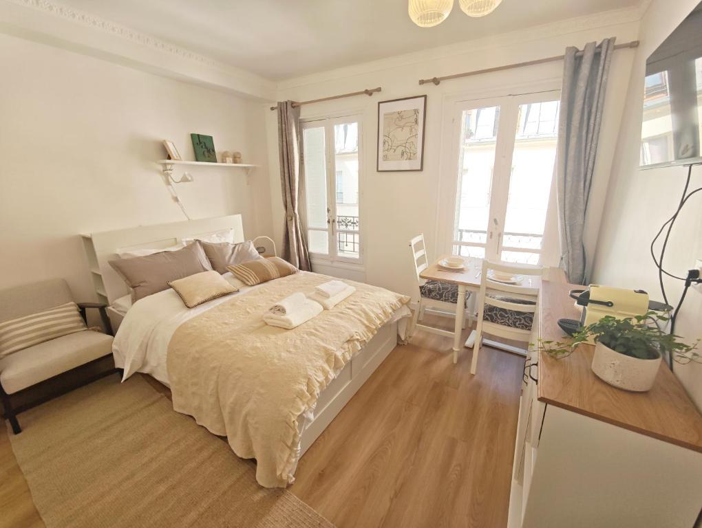 Charming Bright Studio 3 Min Walk to Opéra for 2