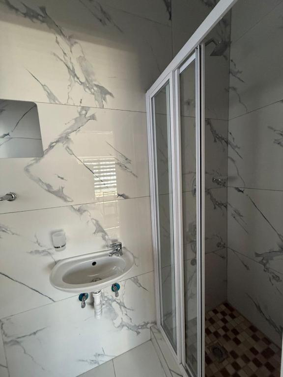 Black & White Guest House photo