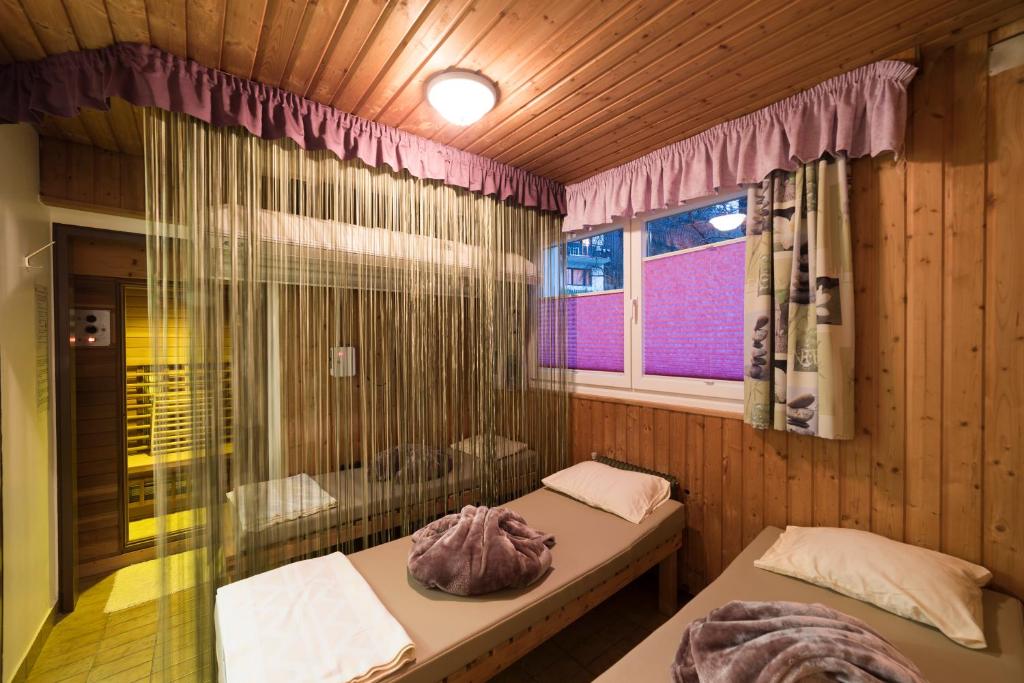 Postel nebo postele na pokoji v ubytování Hotel Vital Bad Bleiberg