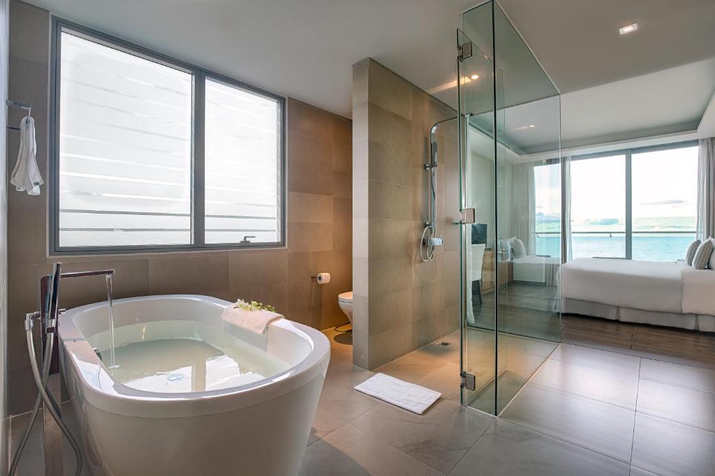 Special Offer - One-bedroom Ocean View Suite with Balcony