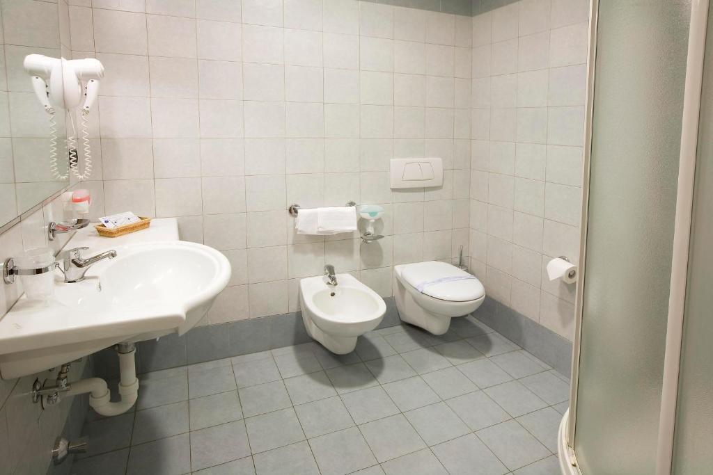 Koupelna v ubytování Hotel Gallia