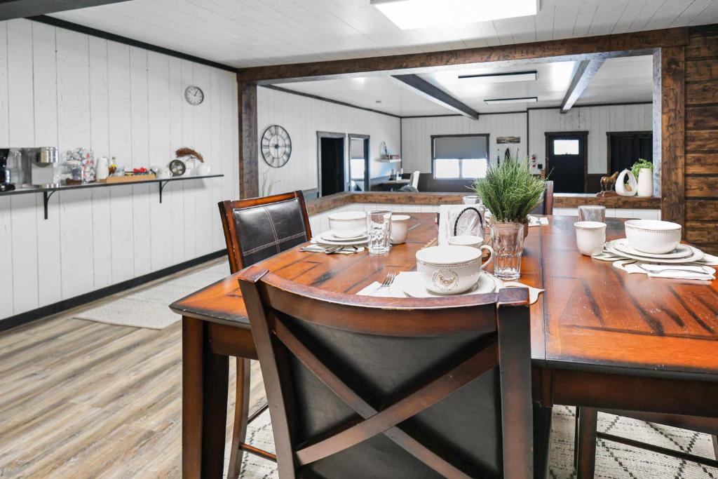 a kitchen and dining room with a wooden table at Hoofbeat Haven in Sturgis