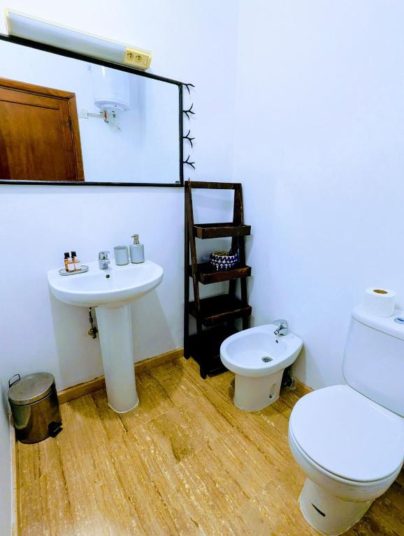 Salle de bain avec douche