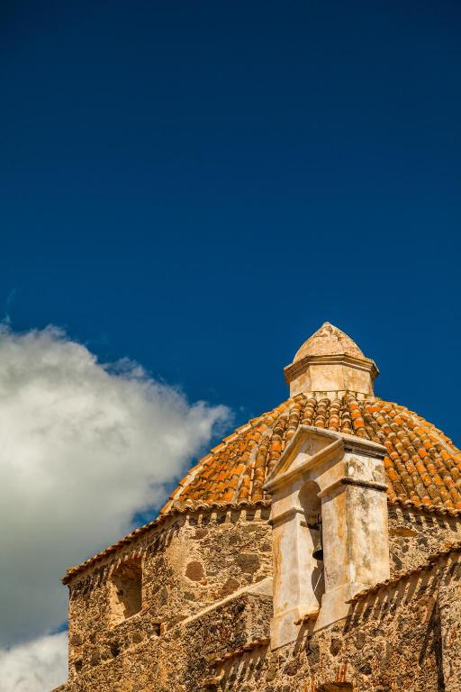 a roof of a building with a blue sky at Smart Convenient Apartments Orosei in Orosei