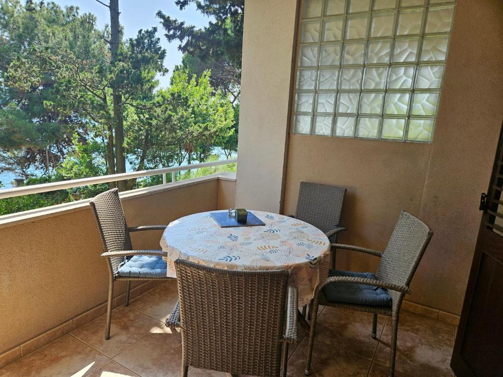 Mare Beachfront Apartment with Sea View
