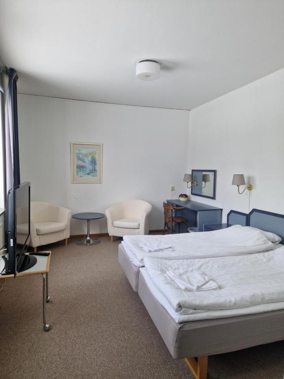 a bedroom with a bed and a flat screen tv at Dorotea Logi B&B in Dorotea