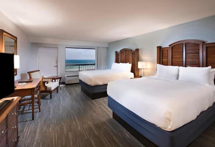 The Island House Hotel a Doubletree by Hilton - 