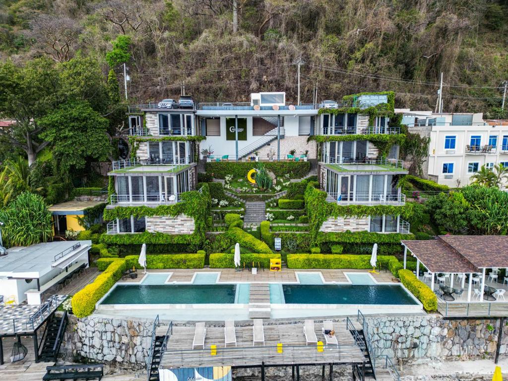 an aerial view of a house with a swimming pool at Cardedeu Residence Lago de Coatepeque in El Congo