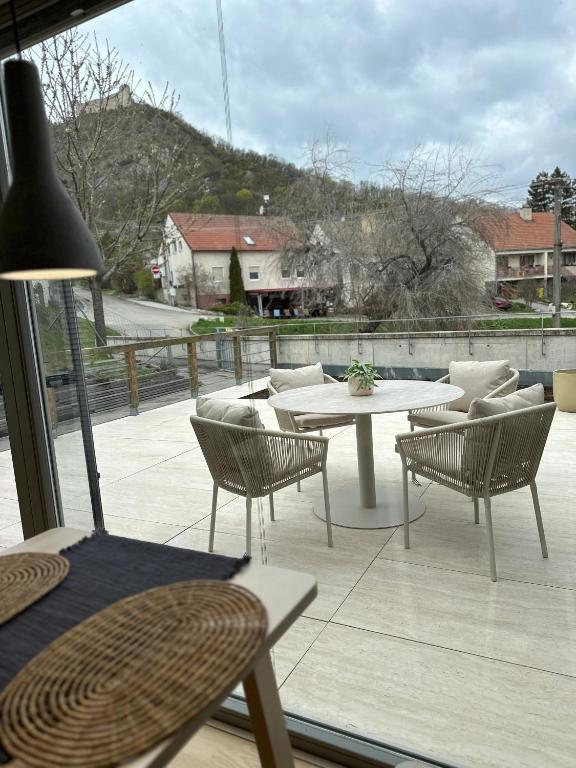 a patio with a table and chairs on a balcony at Apartmán U Venuše in Pavlov