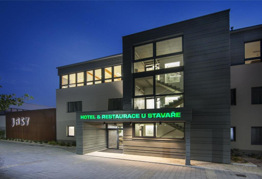 HOTEL A RESTAURACE U STAVAŘE - Housity