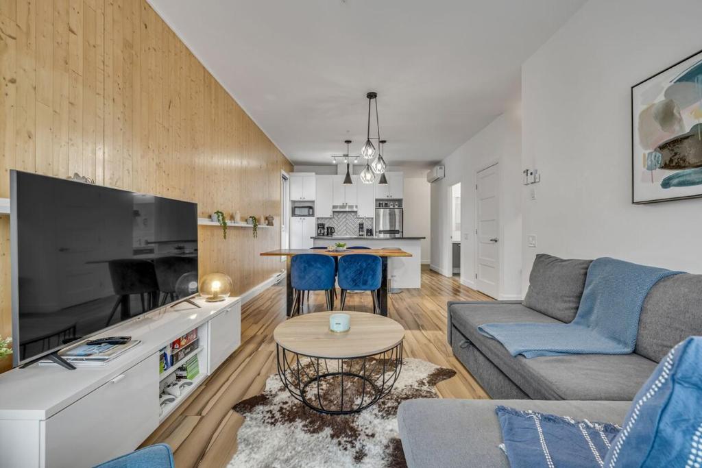 a living room with a couch and a table at Initial Artsy Québec in Quebec City