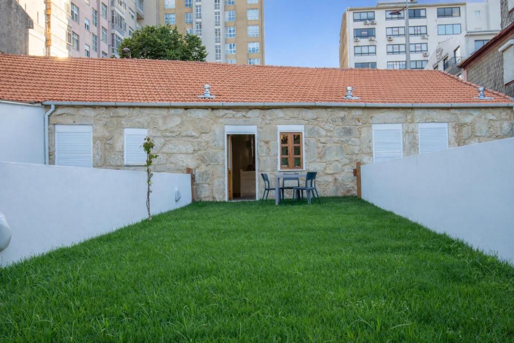 423 Garden Home 2 Minutes from Metro Walk to Porto