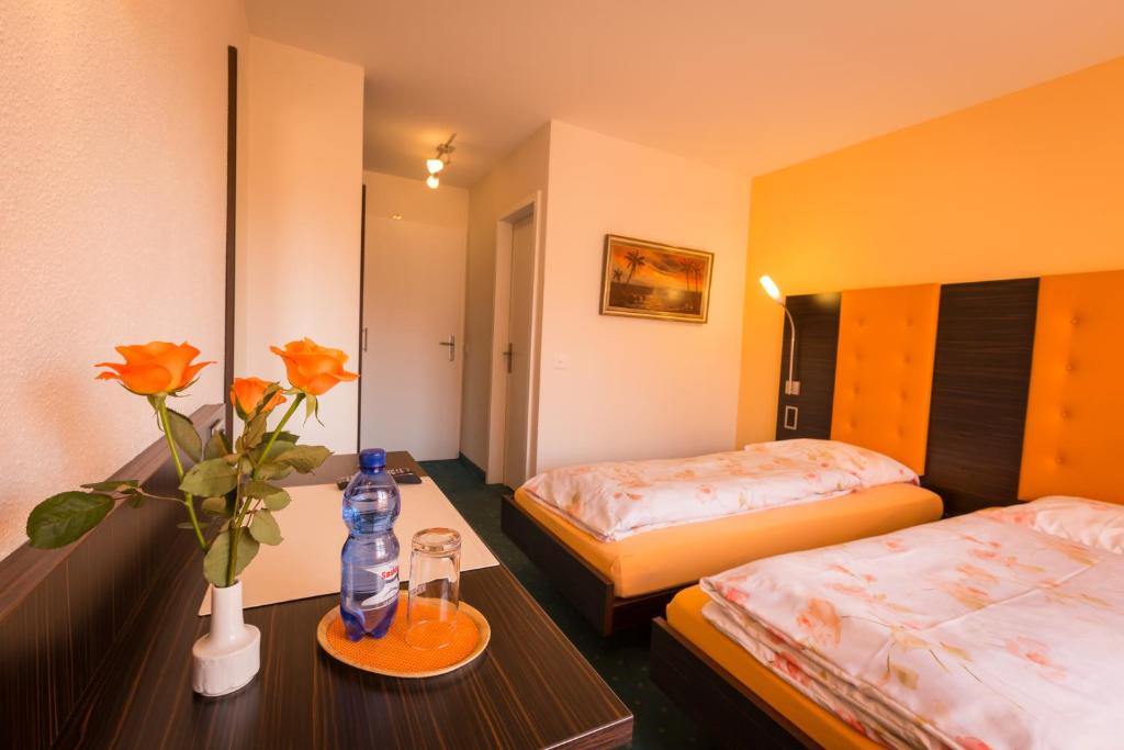 Postel nebo postele na pokoji v ubytování Hotel Franz Anton