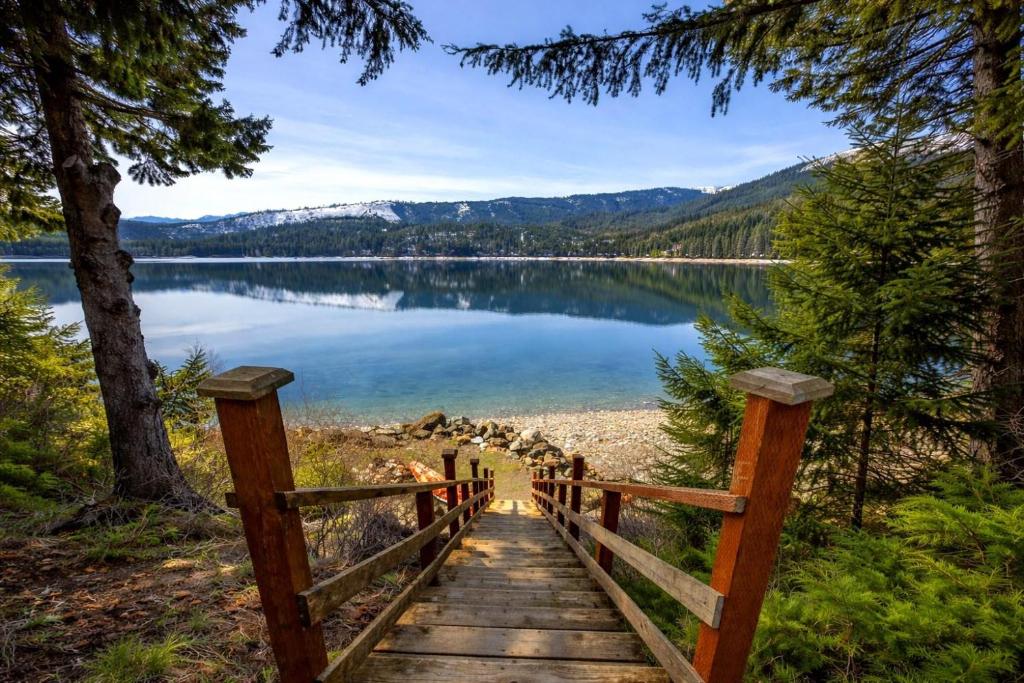 a wooden path leading to a lake with a view at Lakeside in Ronald